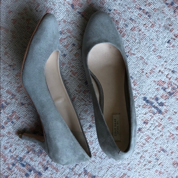 Cole haan gray suede pumps with 1 inch heel - Picture 4 of 5